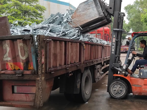 废旧金属回收现场